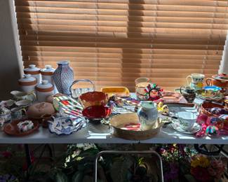 Latin American Table
A beautiful assortment of dishes and decorative pieces.