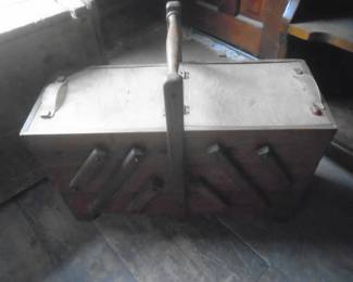 sewing box (empty)
