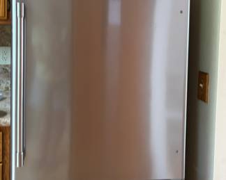 Maytag stainless steel 30 inch wide bottom mount refrigerator in great condition! Very little use!

Bright series LED lighting, frameless glass shelves add a premium look and feel. Humidity controlled fresh lock, crispers, and a factory installed ice maker. Brand new would be $1700 plus tax. Selling for $800

Dimensions: 29- 5/8”W, 67”H, 33-3/8”D

For more product info go to: https://www.maytag.com/kitchen/refrigerators/bottom-freezer/p.30-inch-wide-bottom-mount-refrigerator-19-cu.-ft.mbf1958fez.html