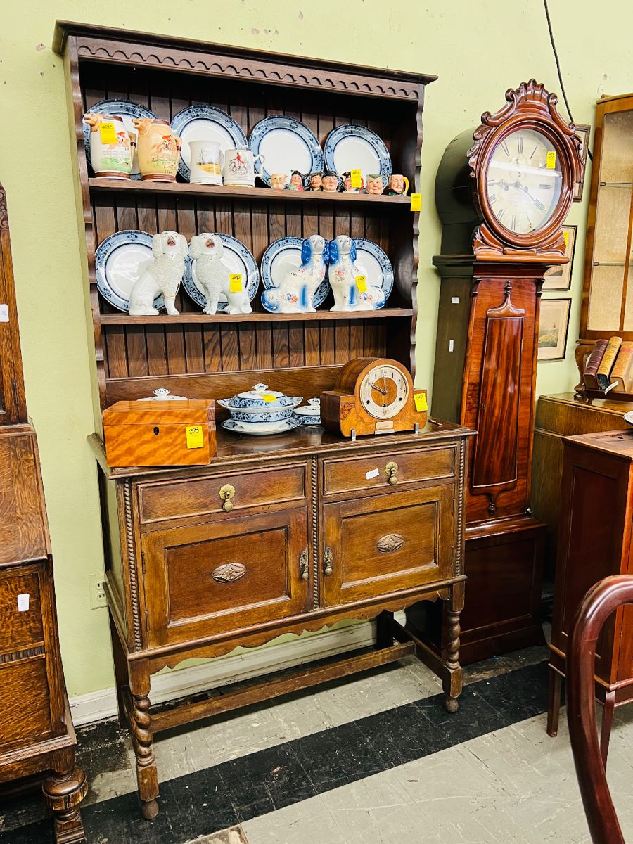 So many beautiful things in this auction.