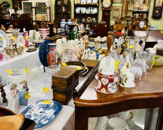 Lots of smalls in this auction!