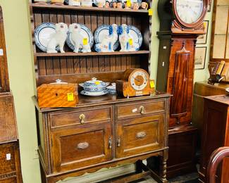 So many beautiful things in this auction.