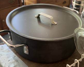 Calphalon Signature HardAnodized Nonstick Dutch Oven