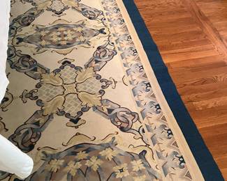 Attractive blue /white flat weave carpet - 10x10