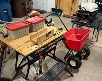 Work bench, spreader