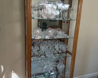 Lighted display cabinet