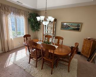 Beautiful dining room table with 6 chairs
