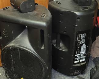 Behringer Eurolive B215 speakers
