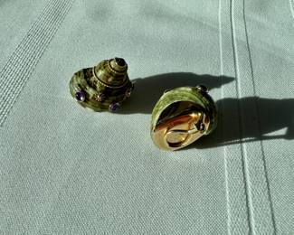 14 kt. shell & amethyst clip-on earrings                               23.4 grams total 