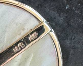Pr. 14 kt. mabe blister pearl earrings  