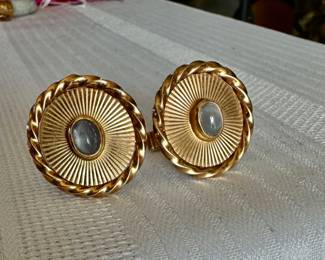 14 kt. gold cufflinks  17.6 grams