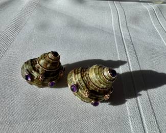 14 kt. shell & amethyst clip-on earrings                               23.4 grams total 