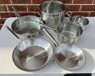 Calphalon Pots&Pans Set of 6 pots w/ 4 lids - Like new sold as a full set - Not breaking it out