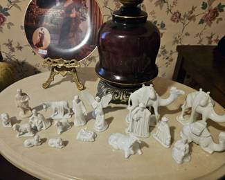 tons of nativity sets