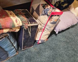 bedspreads, quilts and blankets