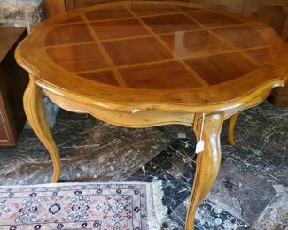 Drexel round table- 43x29