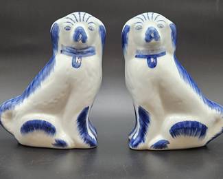 Pair Blue & White Staffordshire-Look Dig Figurines
