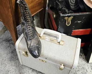 Vintage travel case. Vintage boot
