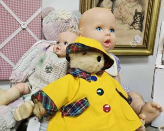 Quilted bear and vintage dolls