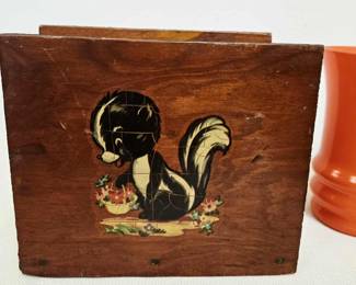 Skunk applique napkin holder