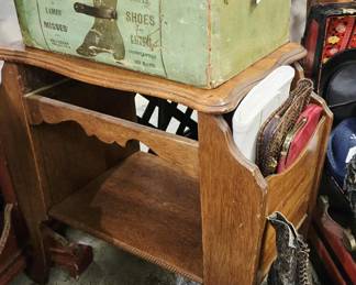 Magazine table. End table