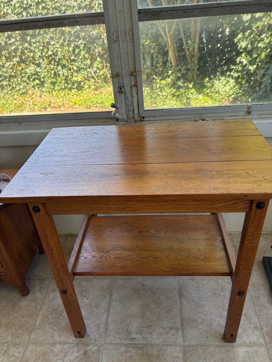 2Small table wshelf