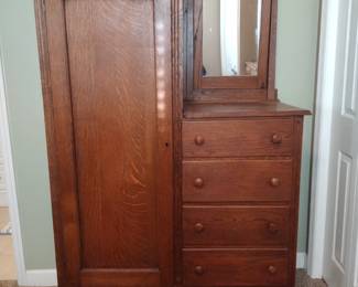 Gentleman's Dresser/Chifferobe 