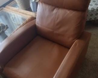Brown/cognac recliner