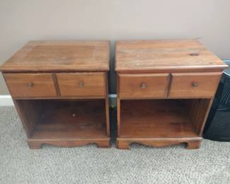 Pair of nightstands 