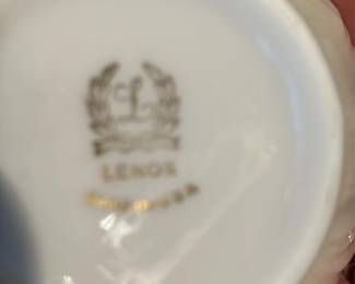 Lenox "Golden Wreath" Vase 