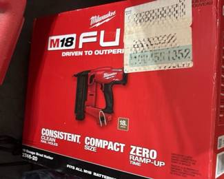 Milwaukee M18 FUEL Cordless Brad Nailer Kit