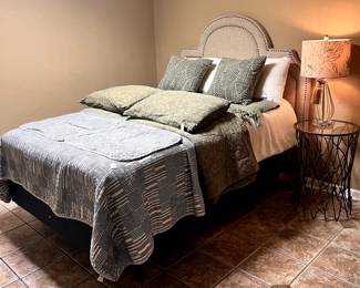 Full Bed with mattress & box springs (like new)