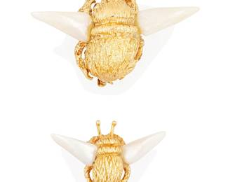89
Ruser and Van Cleef & Arpels: Two 14K Gold and Freshwater Pearl Brooches
Of a bee motif featuring baroque freshwater pearl wings, larger signed Ruser, smaller signed VCA

Measures: 1 in. and 1 1/2 in.
14.3 grams gross
Estimate: $800 - $1,200