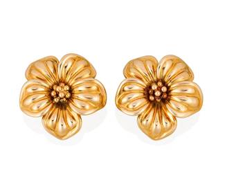 128
Van Cleef & Arpels: A Pair of Gold Flower Earrings
Of a flower design featuring curved petals, signed VCA, no.S 16078
2 pieces

Measures: 1 1/2 x 1 1/2 in.
27.5 grams gross
Estimate: $10,000 - $15,000