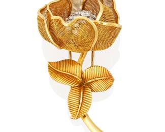 141
An 18K Gold and Diamond Flower Brooch
Of blossoming flower design featuring articulated gold mesh petals centering stamin set with round diamonds weighing approximately 1.75 carats, Made in France, with French assay marks, no. b71 SGDG

Measures: 2 1/2 x 1 5/8 in.
27.7 grams gross
Estimate: $2,500 - $3,500