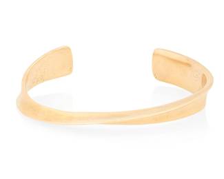 130
A Gold Cuff
Of an organic design

Cuff: 5 3/4 in, Gap: 1 1/4 in.
27.4 grams gross
Estimate: $700 - $1,000