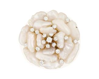 97
Ruser: An 18K Gold, Platinum and Freshwater Pearl Brooch
Of a floral design featuring petals of baroque freshwater pearl accented by nineteen round diamonds weighing approximately 1.01 carat, signed Ruser

Measures: 1 1/2 in.
19.2 grams gross
Estimate: $1,200 - $1,800
