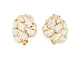 239
A Pair of 18K Bi-Color Gold and Diamond Earclips
Of a layered feather design set with round diamonds weighing approximately 2.75 carats accented by outlines of twisted yellow gold
2 pieces

Measures: 1 x 7/8 in.
25.4 grams gross
Estimate: $6,000 - $8,000