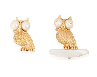 88
Ruser: Two 14K Gold and Freshwater Pearl Brooches
Both of an owl design featuring cultured pearl eyes, one atop a freshwater pearl, signed Ruser
2 pieces

Measures: 1 in. and 1 1/4 in.
13.4 grams gross
Estimate: $800 - $1,200