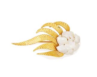 96
Ruser: A 18K Gold and Freshwater Pearl Brooch
Of a floral design featuring textured gold tendrils accented by baroque freshwater pearls, signed Ruser

Measures: 2 1/8 x 1 1/4 in.
13.2 grams gross
Estimate: $800 - $1,200