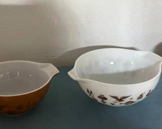 Pyrex Cinderella nesting mixing bowls