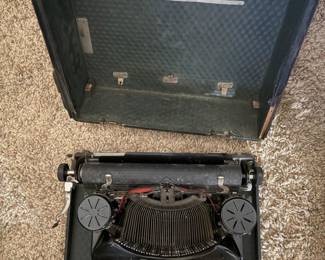 Smith Corona Four Typewriter. Antique 1920s. Fully functional.