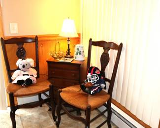 wicker chairs, night table, lamp and stuffed animals.