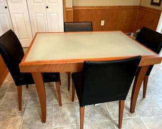 Cherry expandable table with tempered glass and 4 leather chairs