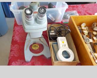 Microscope with Light Feature