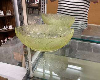 Uranium Canary Yellow Vaseline Glass Serving Bowl