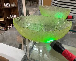 Uranium Canary Yellow Vaseline Glass Serving Bowl