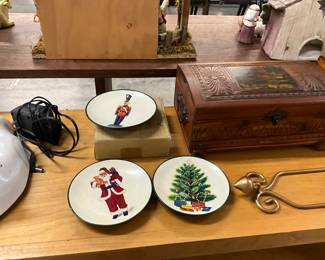 Set of 3 Christmas Miniature Plates & Metal Wall Holder