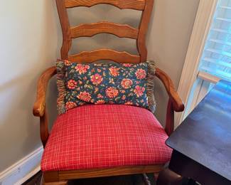 Table with 6 chairs, great condition