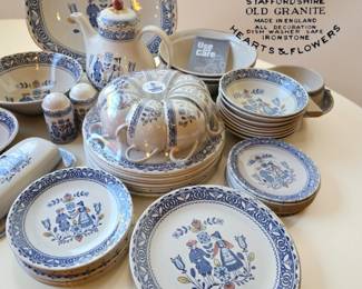 Johnson Brotthers "Hearts & Flowers" Service for 8 bid #37